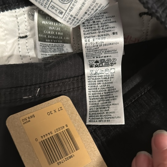 NWT Levis Women's Black Corduroy Jeans - Picture 4 of 4